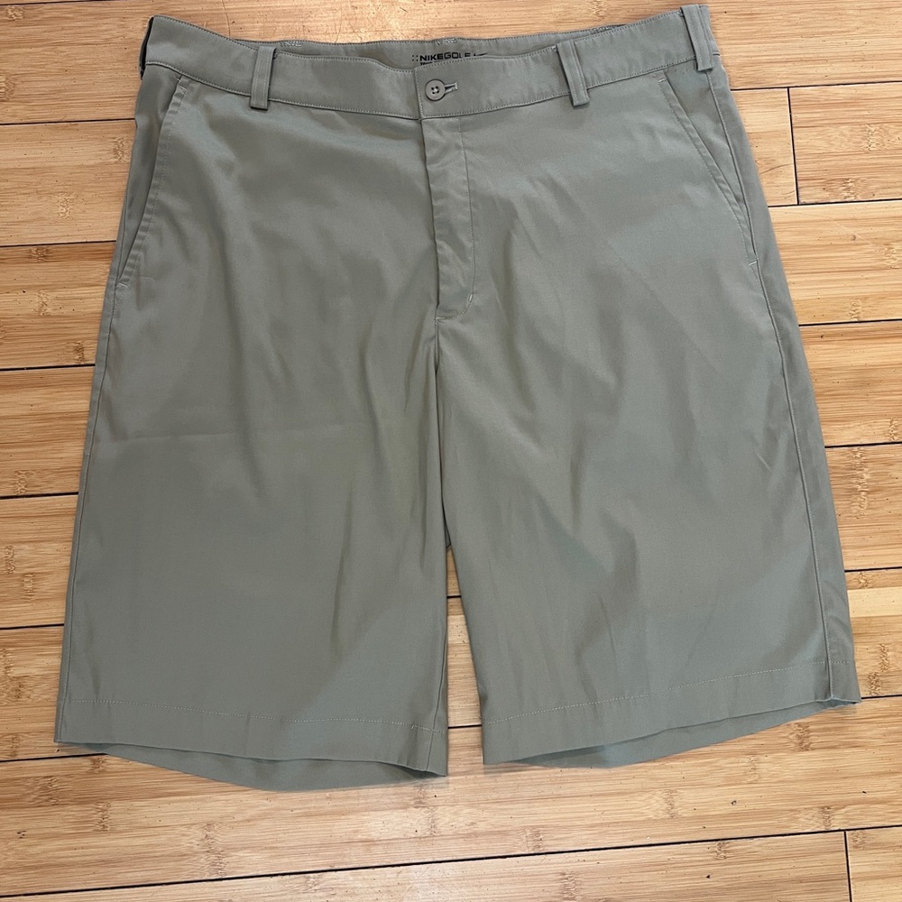 Nike Golf Shorts Size 34